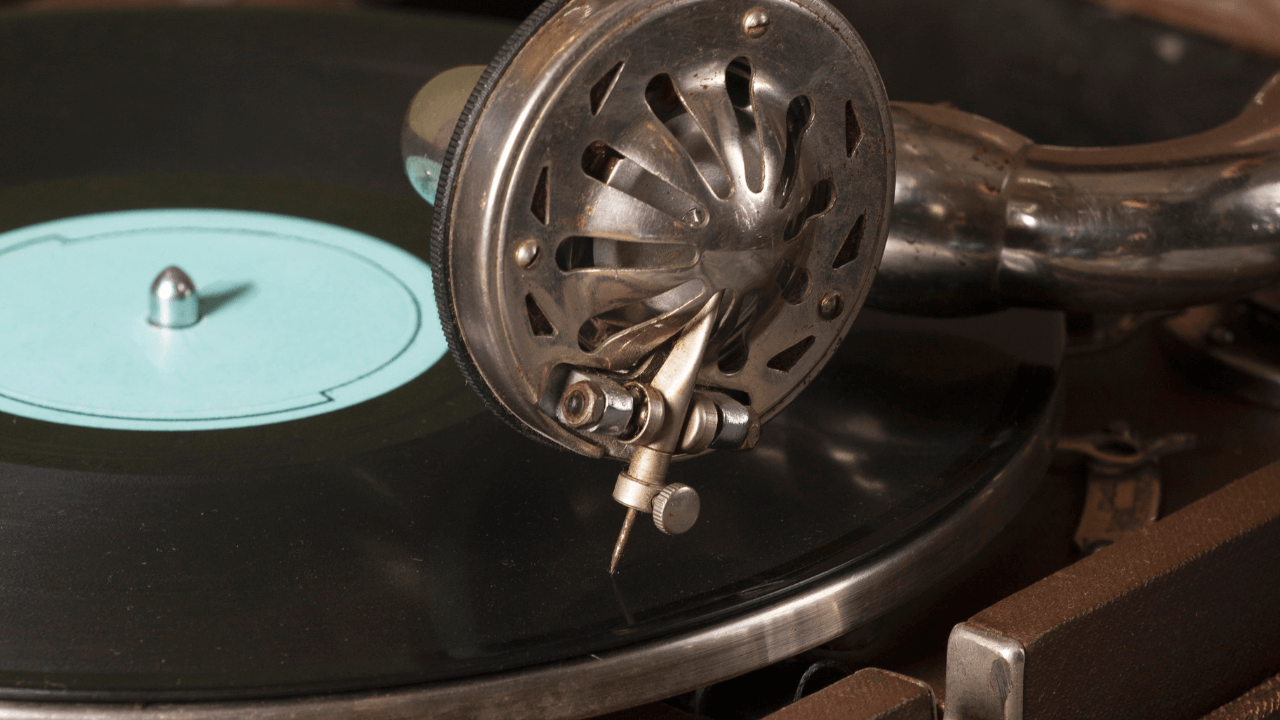 O Guia Definitivo: Como Escolher Seu Primeiro Toca-Discos de Vinil (sem se arrepender)